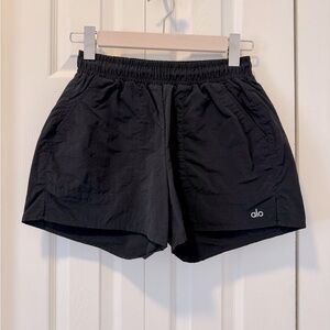 ALO Alumni Shorts in Black (Size XS).